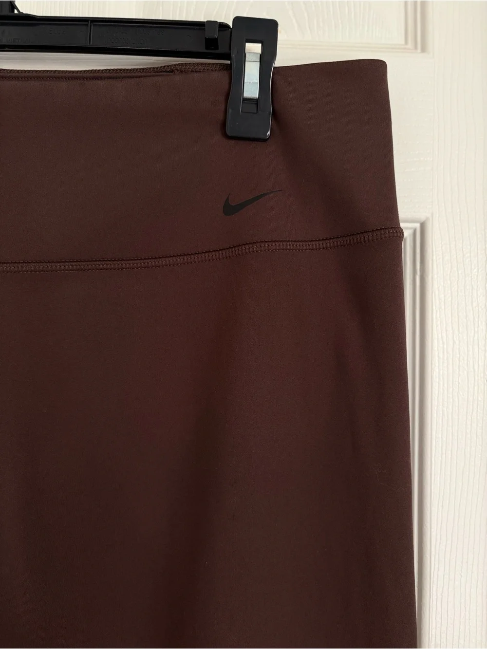 Women's Nike straight-leg sweatpants in dark brown